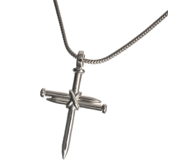 Corrente com Pingente Cruz de Pregos - Onix